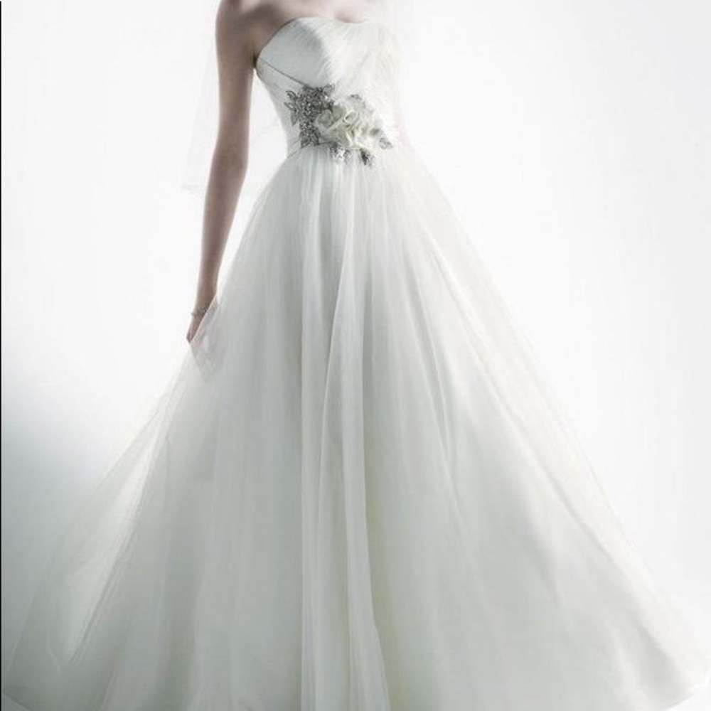 Oleg Cassini White Wedding Dress- SIZE0,preowned